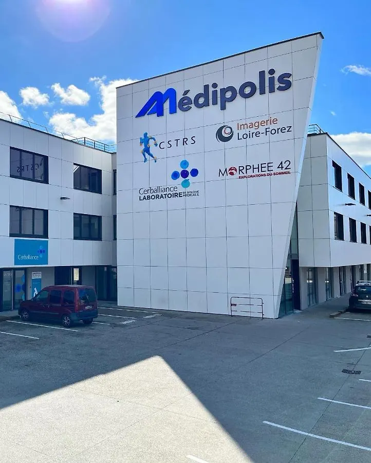 Studio en face Hopital Nord avec terrasse Saint-Priest-en-Jarez